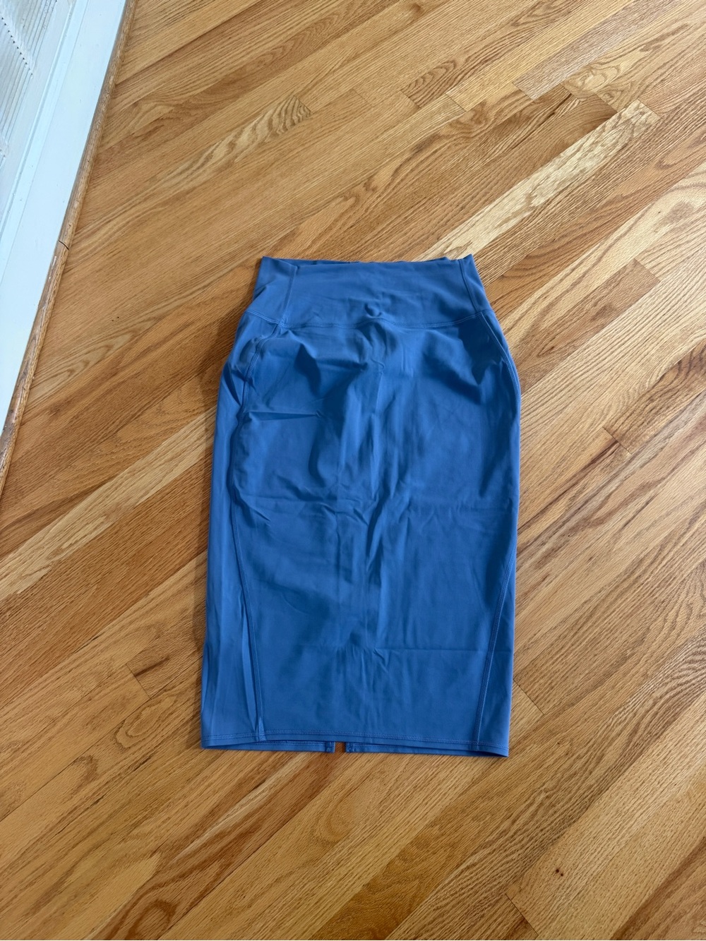 Lululemon nulu slim-fit hr skirt size 10 blue